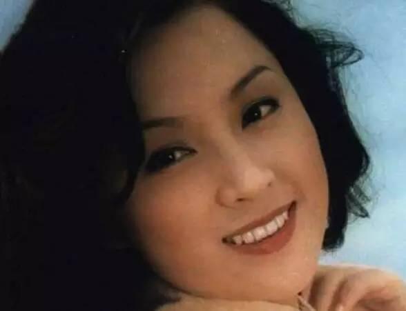 42年前, 谢贤恳求发妻不要离婚, 原来狄波拉和coco都有她的影子!