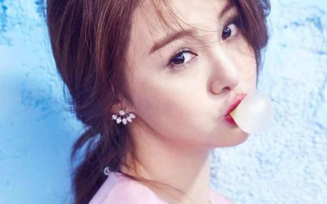 继鹿晗后又一当红女星整容失败, 鼻子严重扭曲