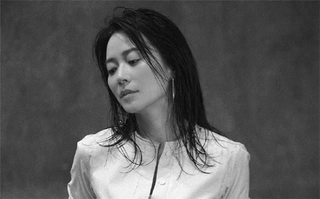 别再提“少女感”了，像刘嘉玲一样坦然的面对老去不好吗？
