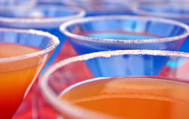 老哥生意转型去开饮料厂 虽然赚钱 他却选择了