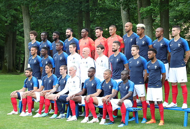 法国队发布2018世界杯全家福