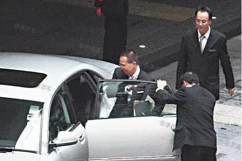 国内最牛的两位富二代，他们的座驾相差很远，却有共同爱好！