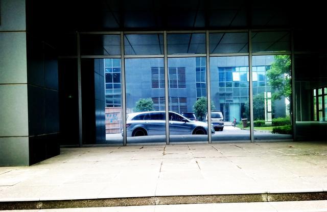 给爱车来一套写真，独爱商务车，可是买不起艾尔法