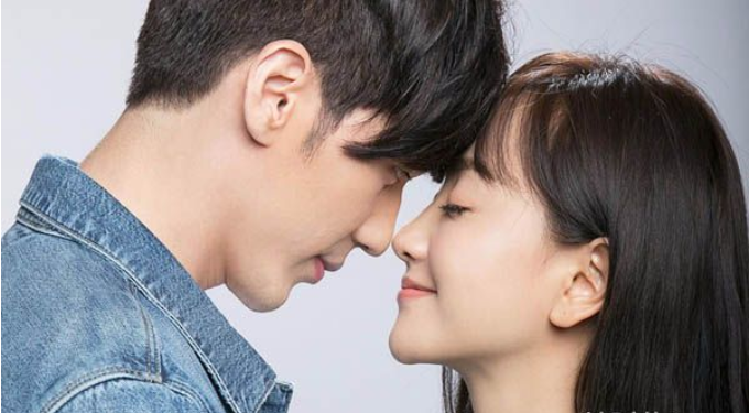 白宇和刘萌萌是什么关系?他们是在恋爱吗? 窗帘事件说明一切!