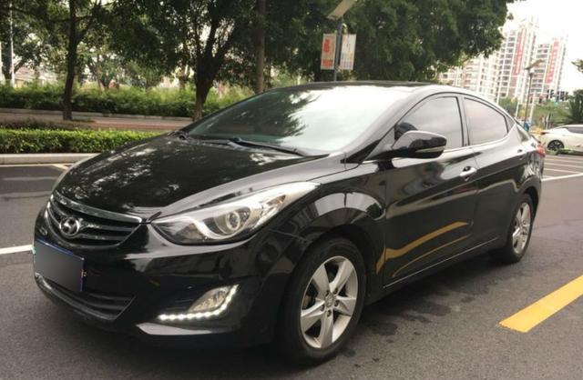 落地价12万，现在仅标价6万，腰线设计漂亮，没跑多远贬值六万