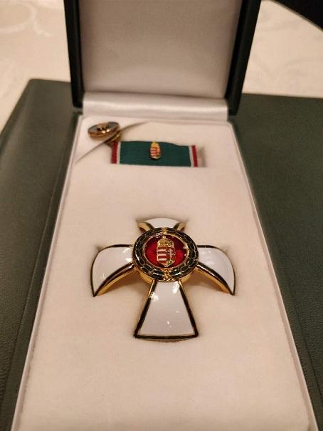 中国女教练成匈牙利民族英雄 总统专车迎接亲