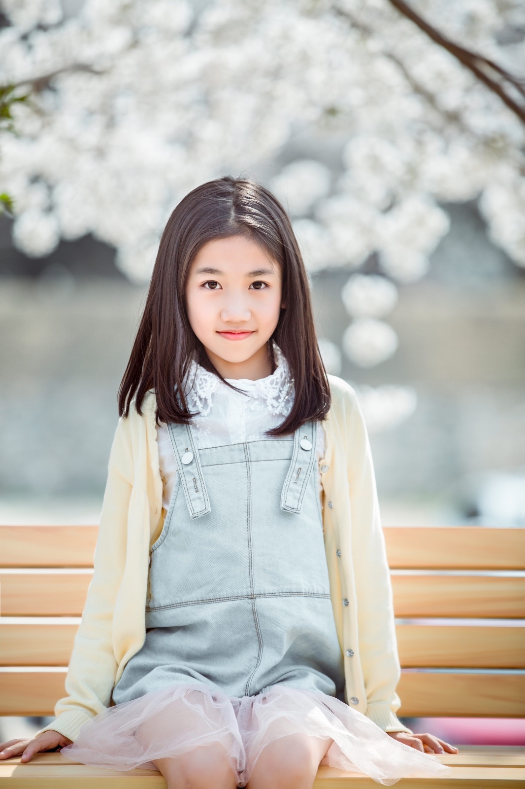 王子易，一名钢琴、舞蹈、唱歌惊艳全场的古风青春美少女