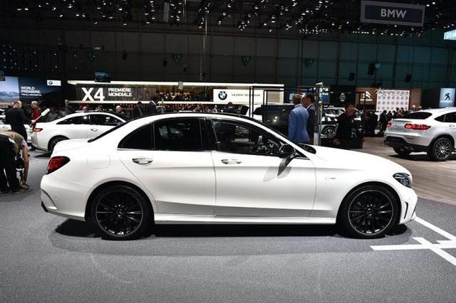 手握70万别选宝马5系，这货配3.0T破百4.7秒，开它撩妹成功一半