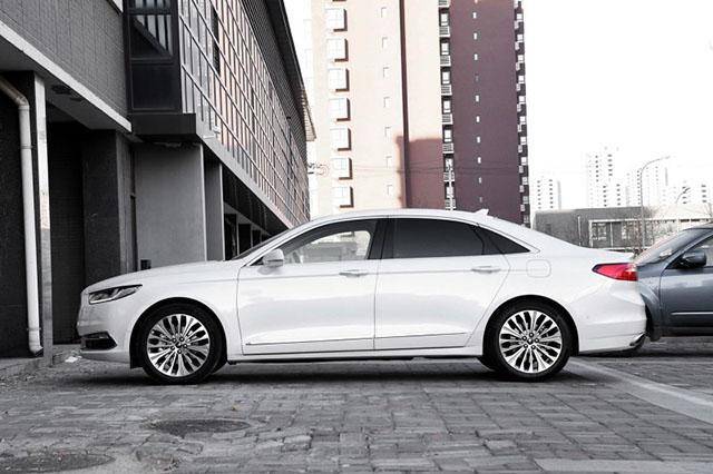 车长5米，标配全景天窗、百万级动力，现降至20万，为何仍卖不动