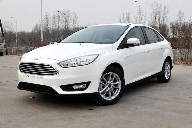 福特也降价求生存，福克斯降到8万，百公里油耗6.4L，谁还买帝豪