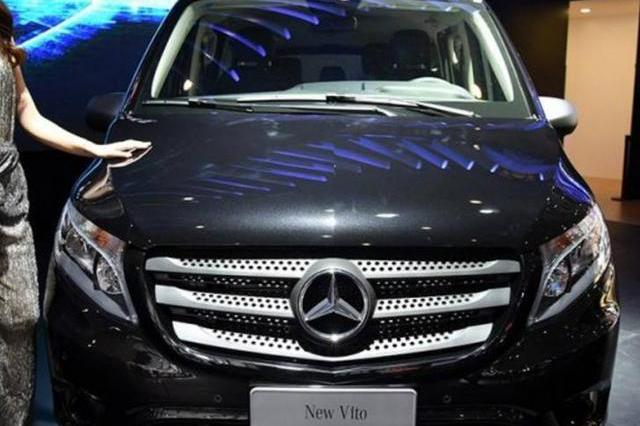 奔驰这款MPV真不错！2.0T+7座布局，售30万