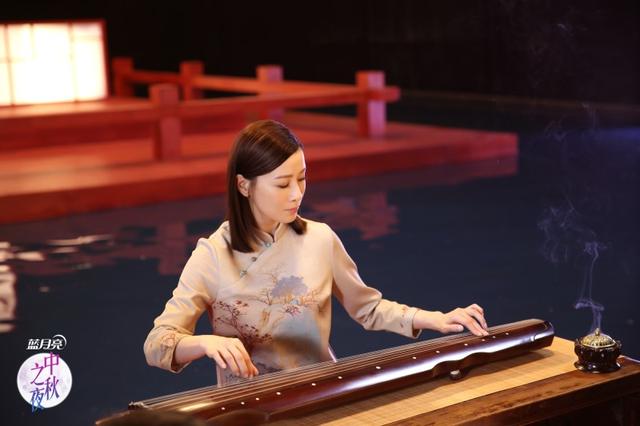 佘诗曼加盟2018湖南卫视《中秋之夜》《延禧