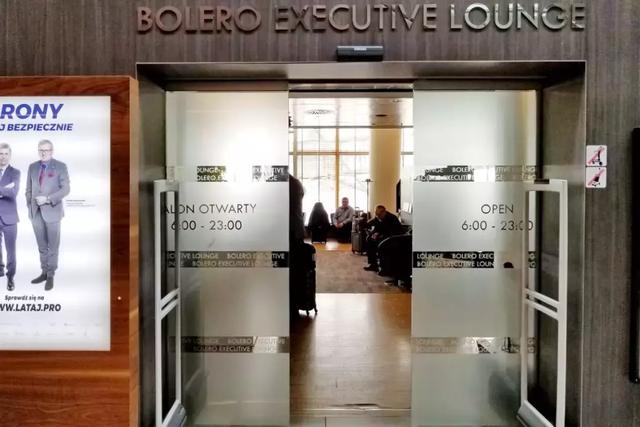 用积分换了张免费机票去看世界杯,没想到还赚