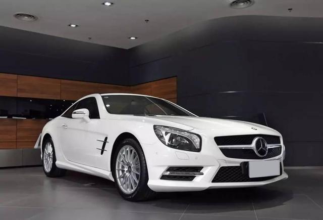 43岁女神林志玲和老爸一起跳舞险些走光,百万