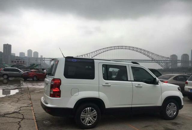 路虎只卖5万? 这家车企造出了最便宜国产路虎, 陆风众泰都要膜拜