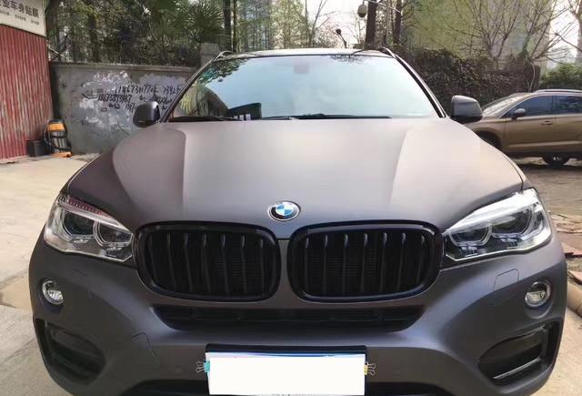 小伙怒提宝马X6后，又花两万改成这颜色，街头回头率100%