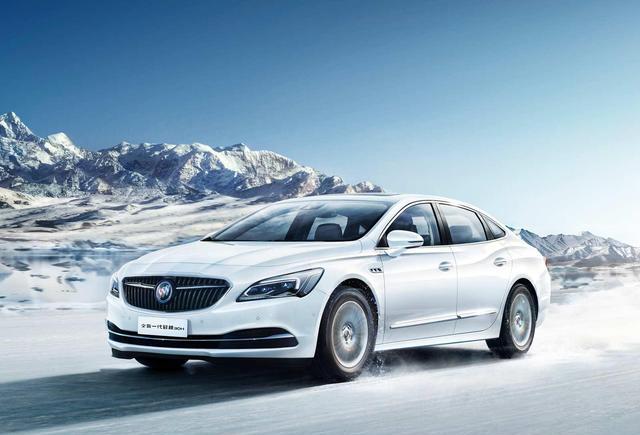 内饰不输宝马，两片式全景天窗，车长5米2.0T涡轮增压