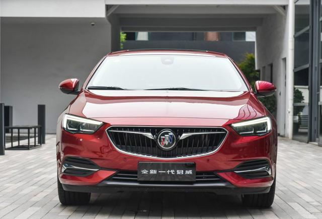 还看帕萨特? 这才是最良心B级车, 比雅阁配置高, 降两万卖到脱销