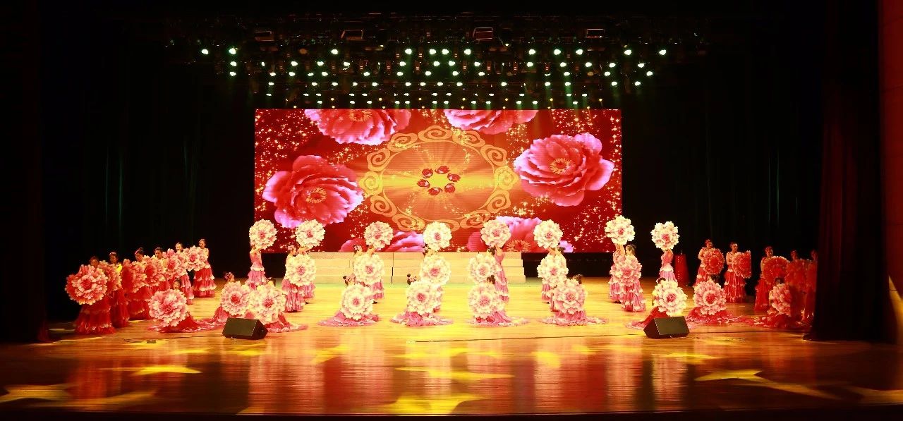 大气开场舞蹈《花开中国》有气势!哈尔滨市第