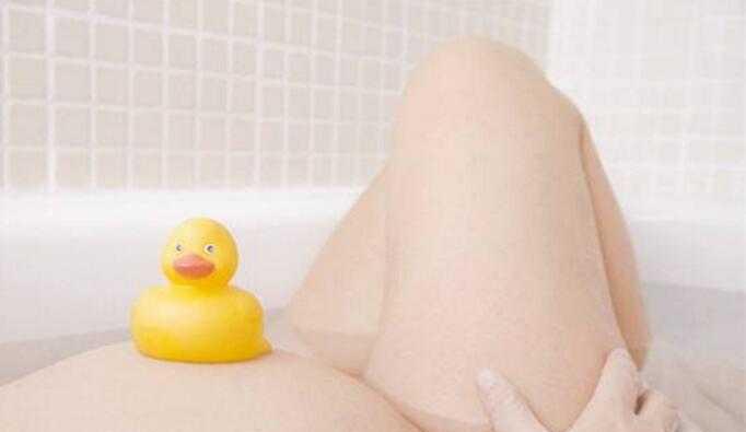 7个月胎儿脐带绕颈窒息流产, 都怪孕妇洗澡时