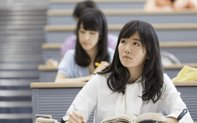 大学选对这10个专业, 考上公务员、事业单位,