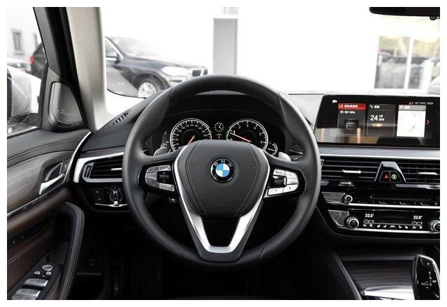 暗访宝马5系的车主，这几位车主详细说出了宝马5系的优点和缺点