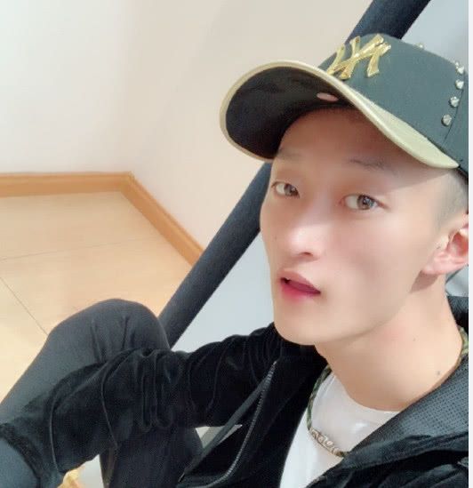 祁天道身价暴涨,拒绝400万广告费,举动让爹妈