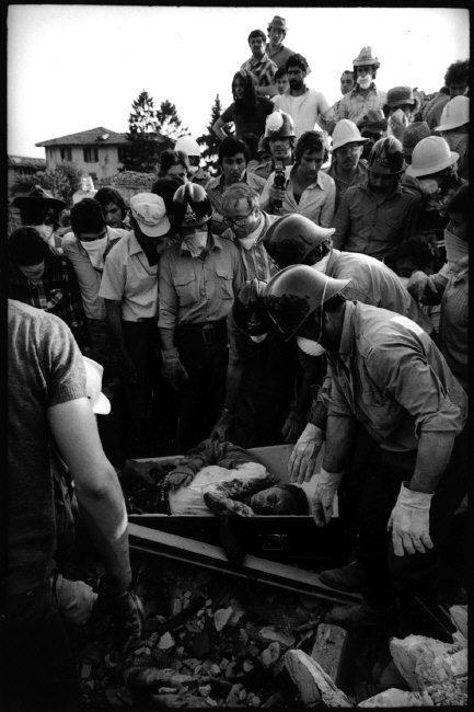 老照片:1976年意大利的地震 多个城镇被夷为平