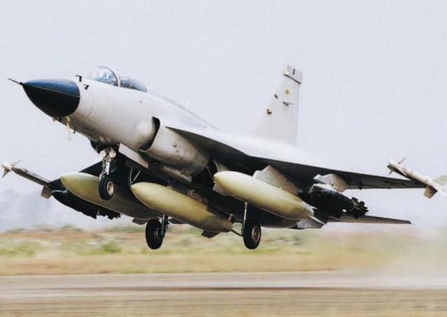 账面对比印度和巴基斯坦空军力量, 这数据有点