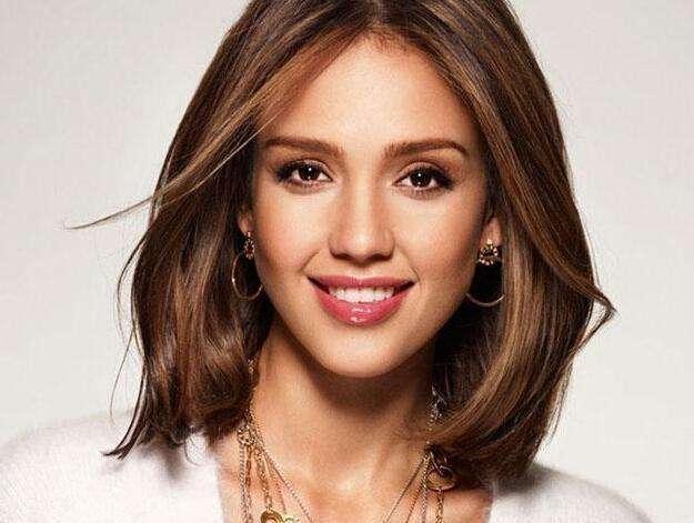 詹姆斯称她世界上最美的女人,比黑寡妇美丽10倍,37岁像22岁