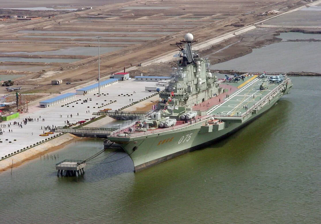 苏联解体留下9艘航母,中国看中3艘,为何偏偏只买瓦良格号?