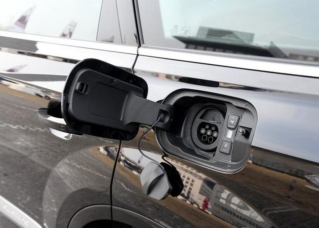 轴距3米,最大续航1070km,2.0T+8AT,80万买奥迪混动大SUV?