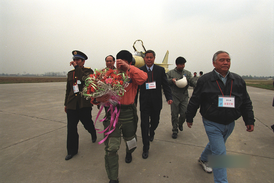 为打破外军嘲讽,他用生命完成44次眼镜蛇机动