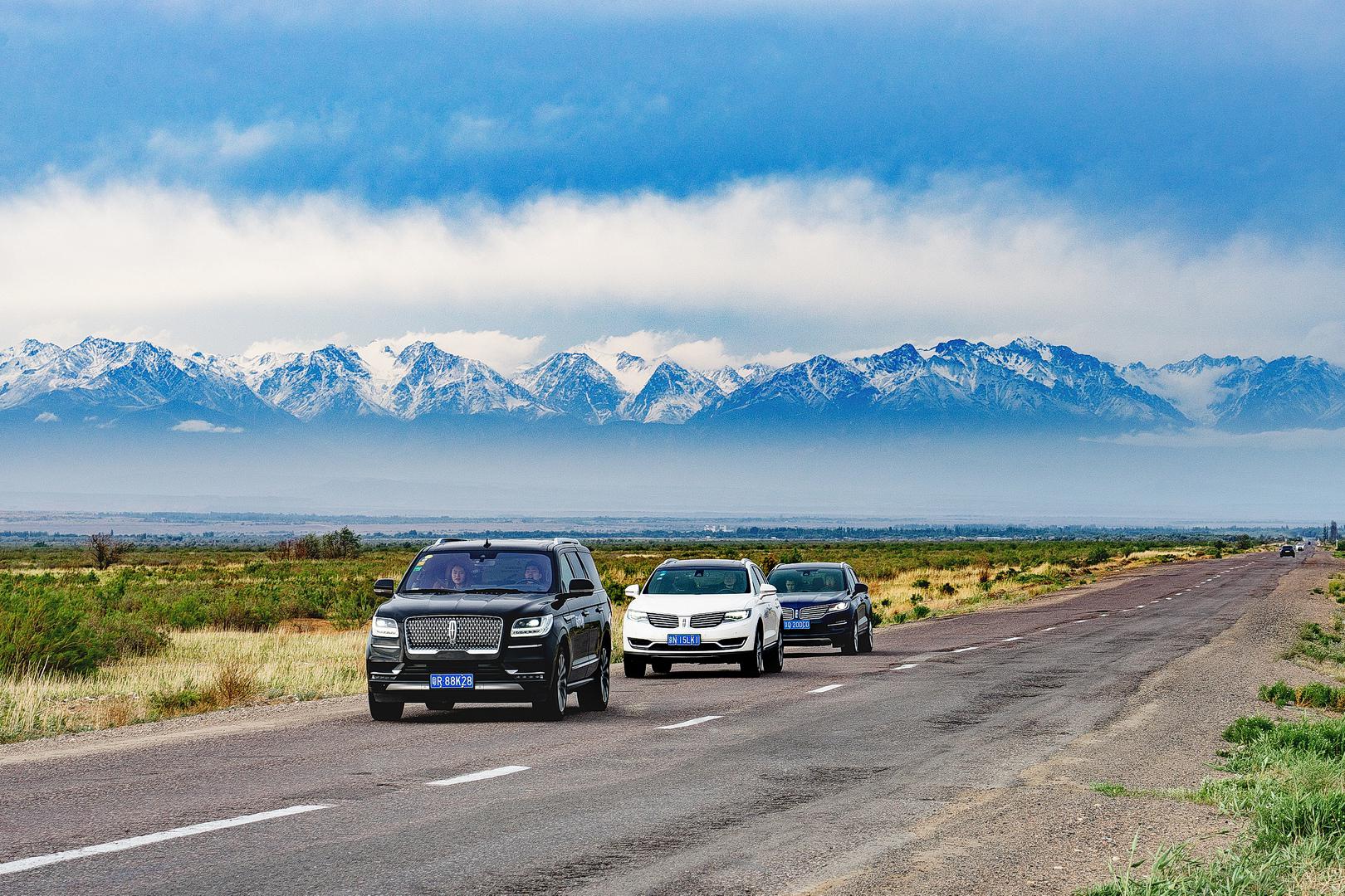 回头率100%！开着这个SUV家族横穿最大内陆国