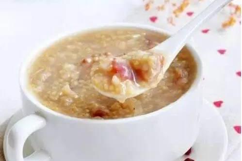 颈椎病的死天敌来了,只需这几物一起煮,吃五