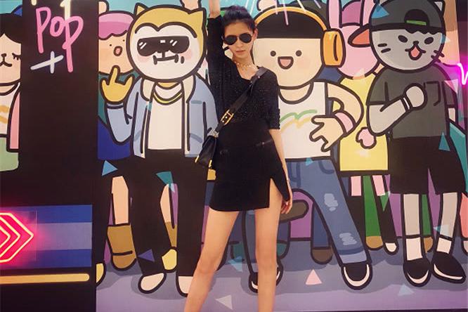 王思聪前女友张予曦晒照片并自黑:邋遢曦 网友