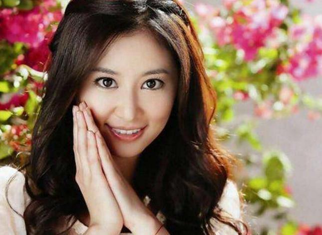 林心如女儿正面照曝光,继承了两个的好基因