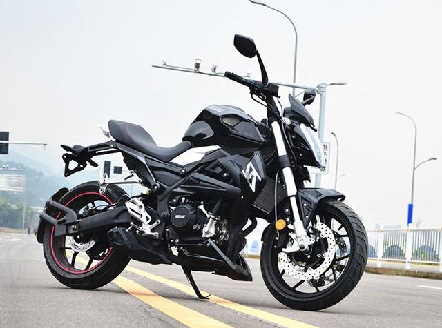 号称“国产最快250”，双缸+水冷，极速164km，售1.98万