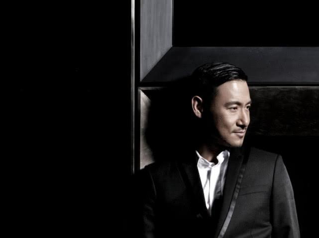 中国歌星出场费排行榜_出场费最高的十位歌手,华晨宇上百万惹争议,那英:没180万不去