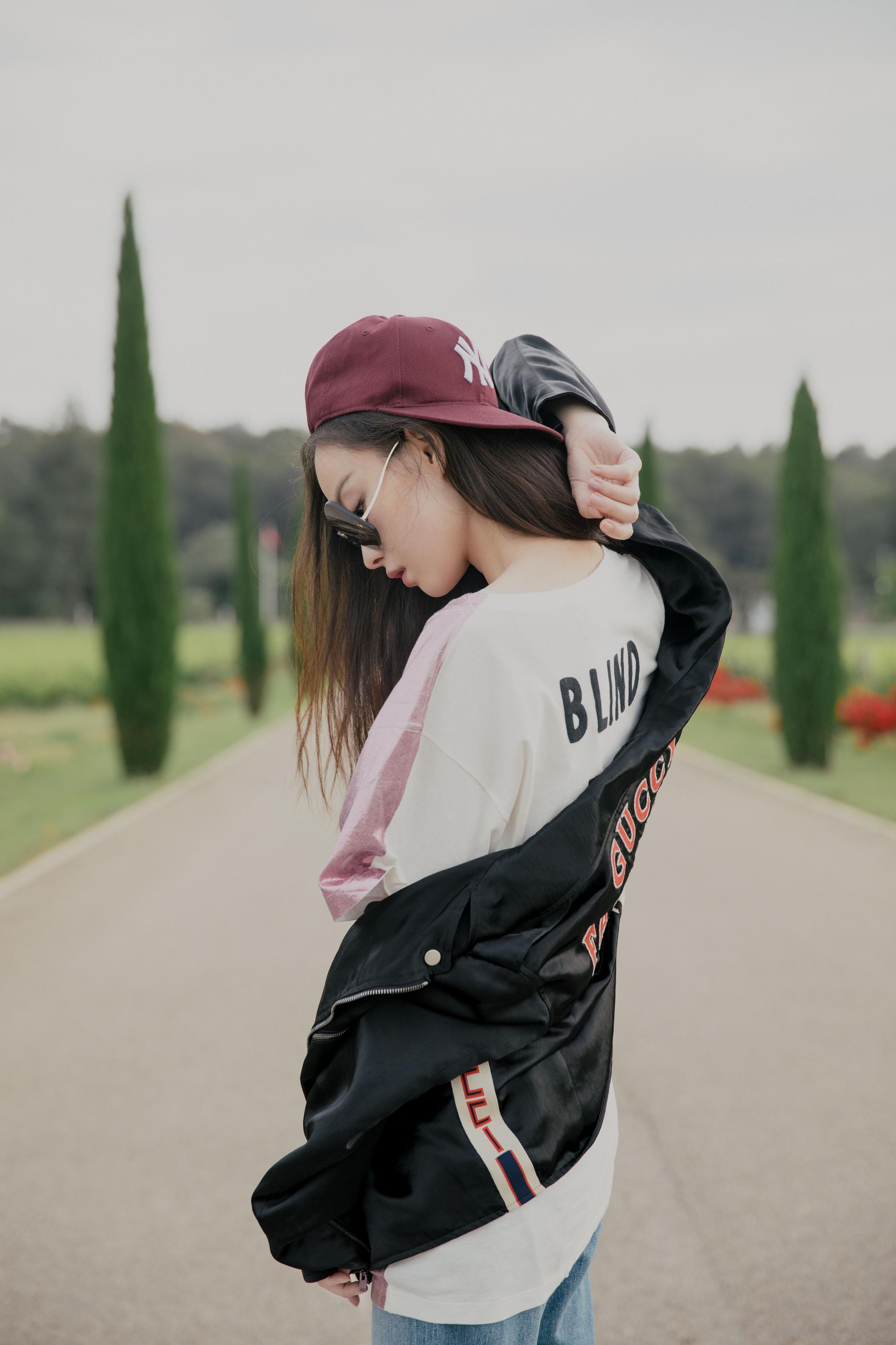 元气满满的倪妮搞怪自拍美美哒