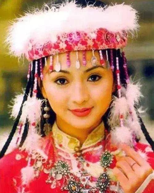 因《乌龙闯情关》走红,被评为最美香妃,今退