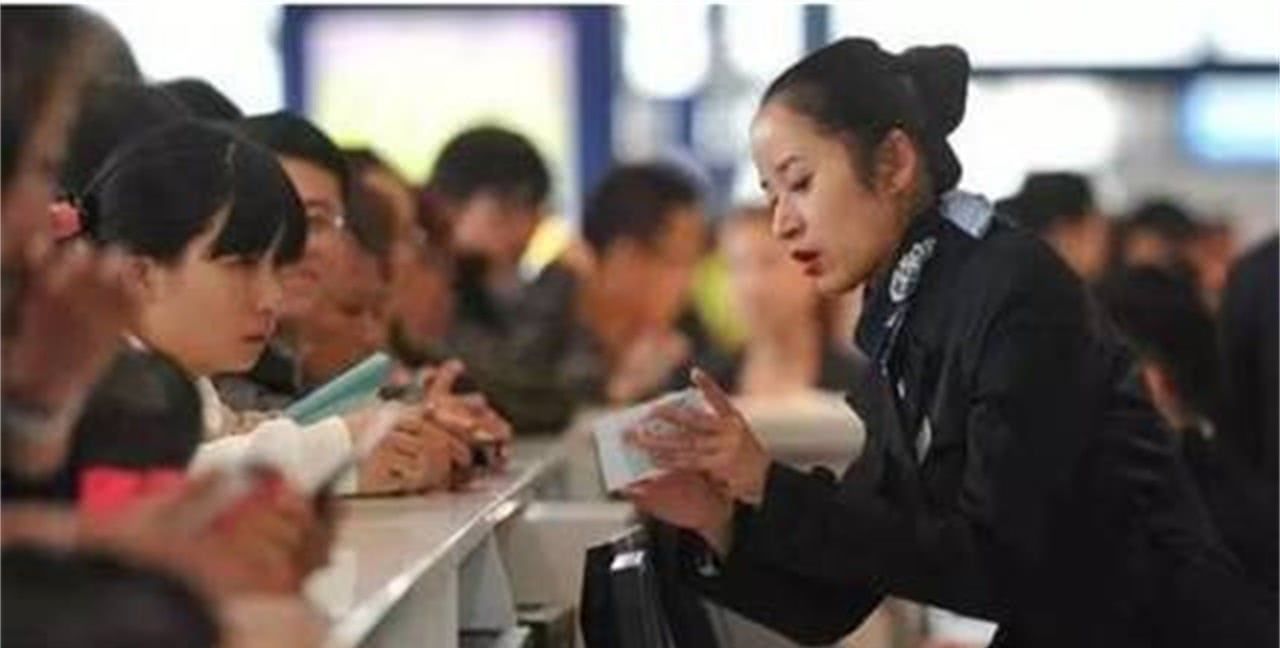 为什么更愿意坐10和小时动车,也不愿意坐飞机