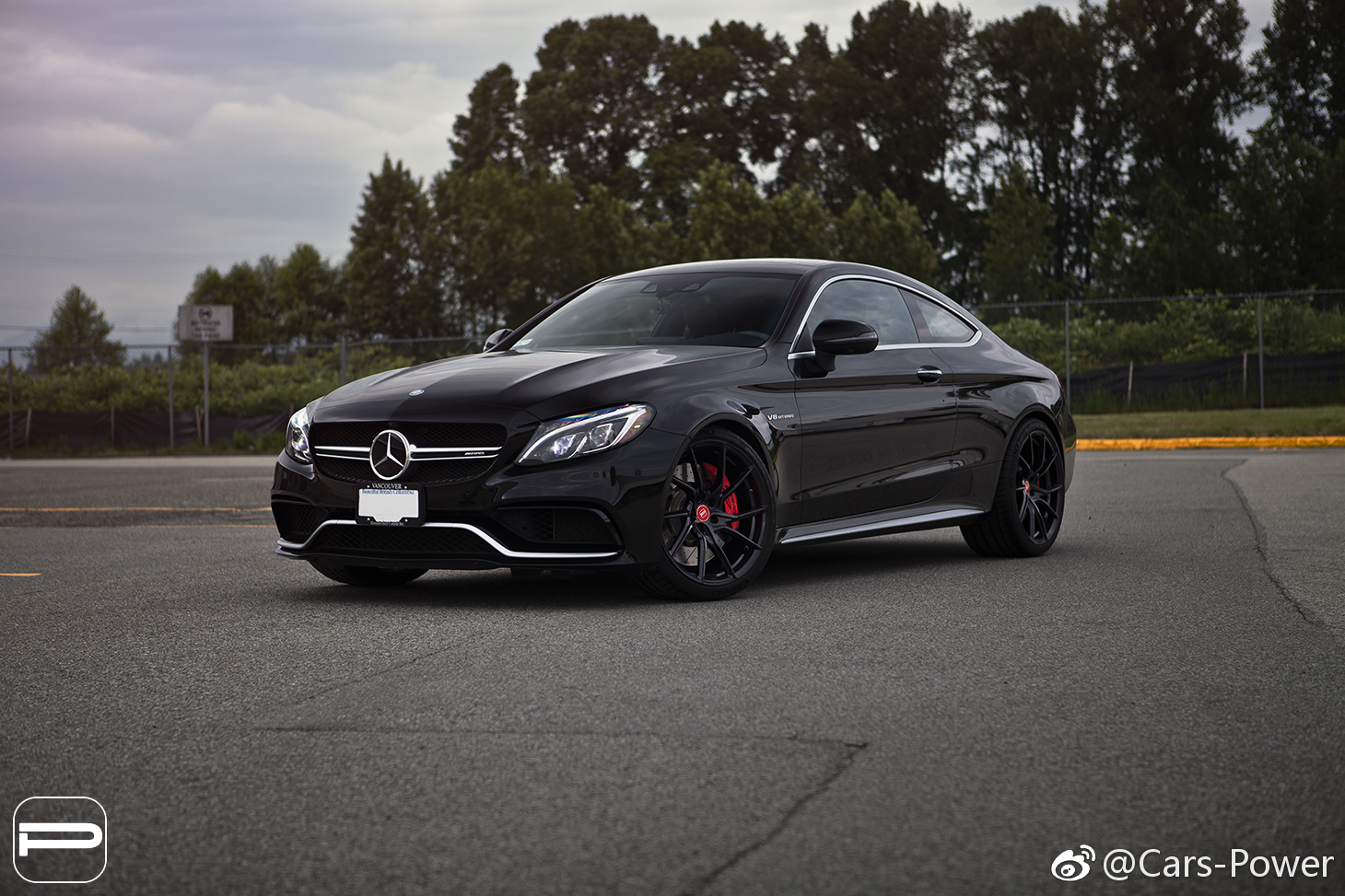 奔驰C63S AMG Coupe,全黑色帅炸。