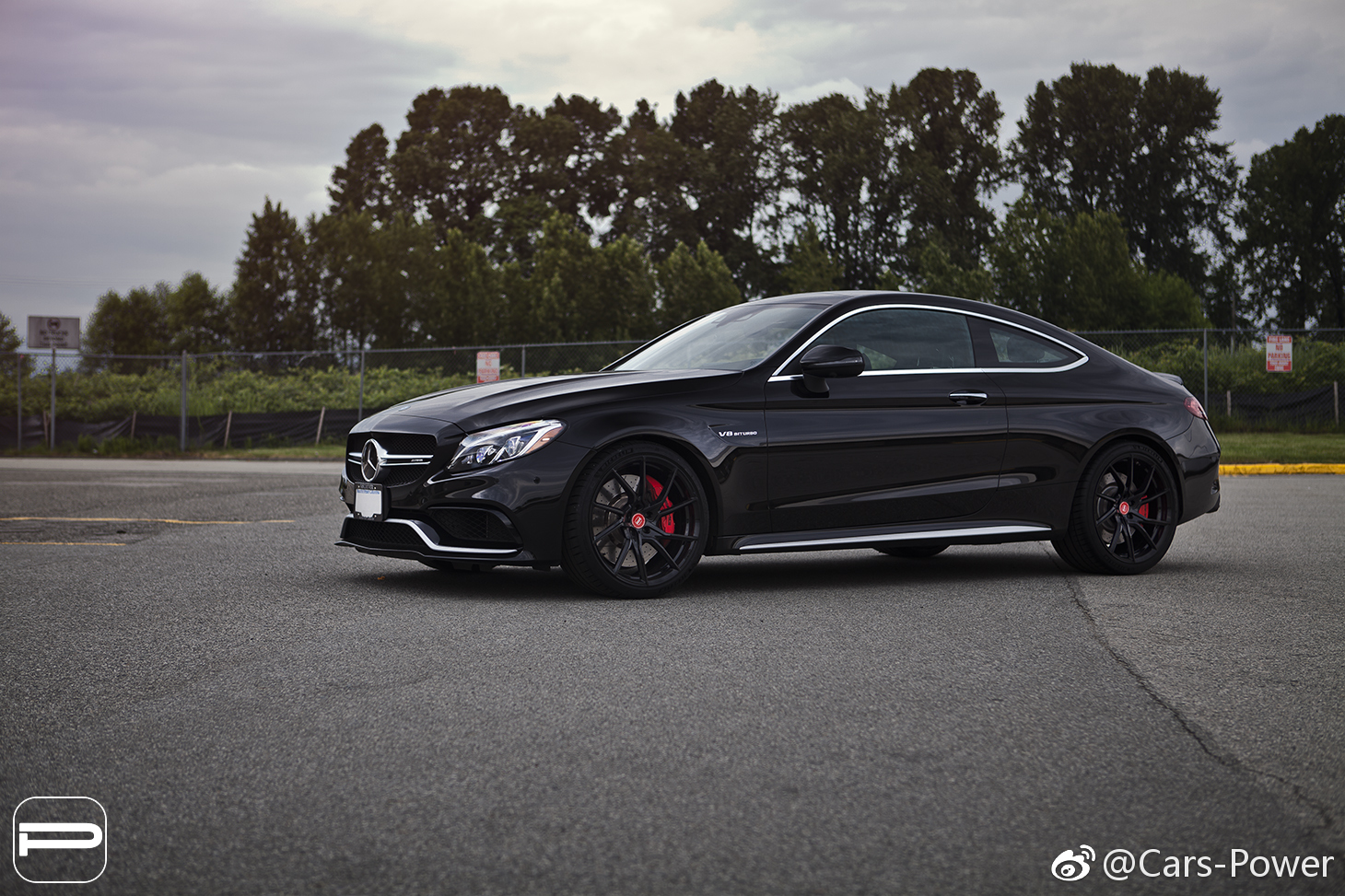 奔驰C63S AMG Coupe,全黑色帅炸。