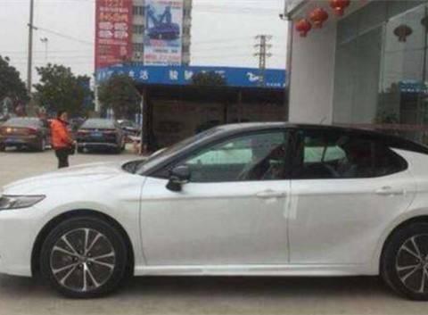 20万的凯美瑞，4S店5折卖给亲戚，只因为车子上多了几条划痕！