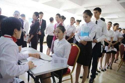 面试官：查字减一笔会是什么字？姑娘乐观的回答，被录用！