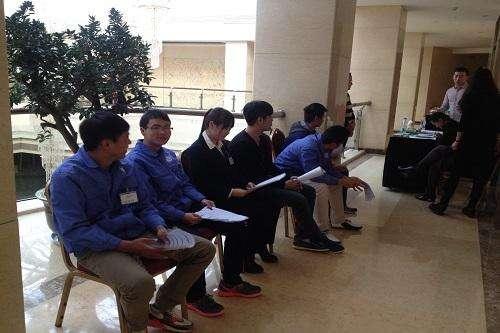 面试官：查字减一笔会是什么字？姑娘乐观的回答，被录用！