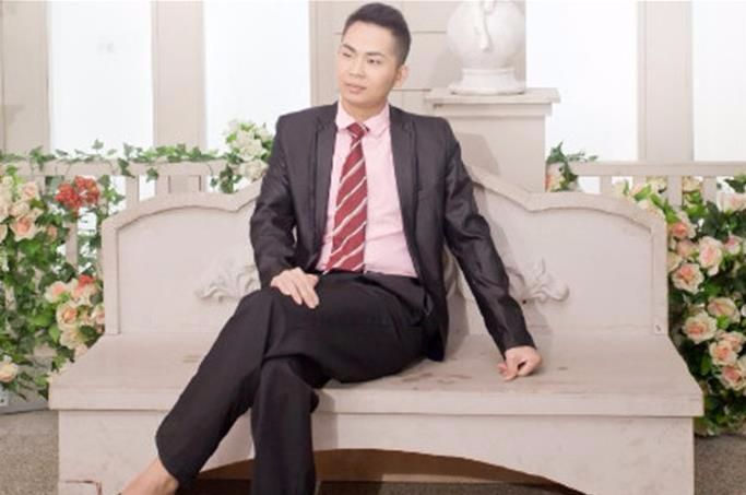 LOL:斗鱼洞主有多混?玩斗地主给队友倒卡布奇