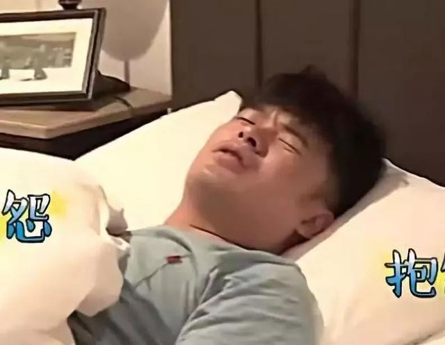明星刚起床的素颜状态，才是最真实的模样，网友：反差有点大