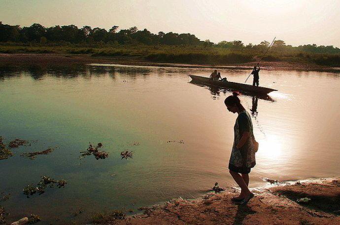 尼泊尔的节奏适合有闲没钱的中国游客,没事坐着牛车逛原始部落